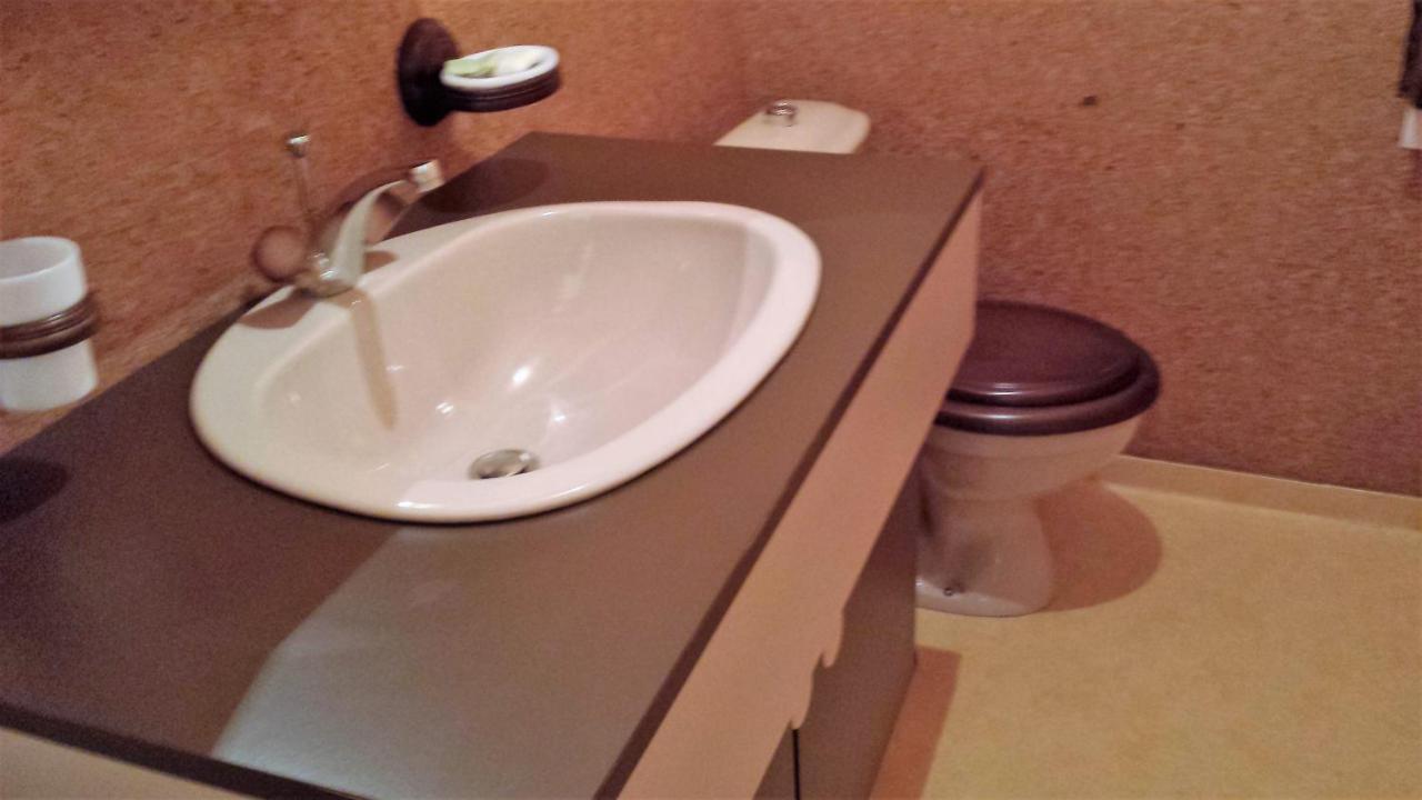 3 Chambres Privees Dans Un Jardin D'Hiver, Garage Voiture, Velos, Motos Tourville-sur-Arques Екстериор снимка
